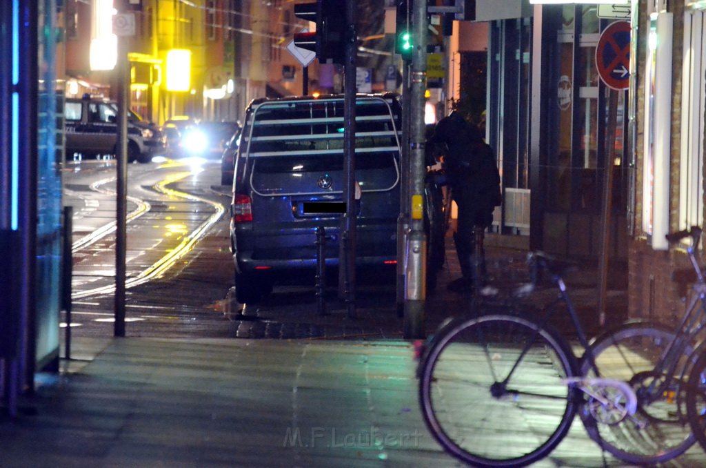 Einsatz BF Verdaechtiges Fahrzeug Koeln Suelz Zuelpischerstr Gustavstr P37.JPG - Miklos Laubert